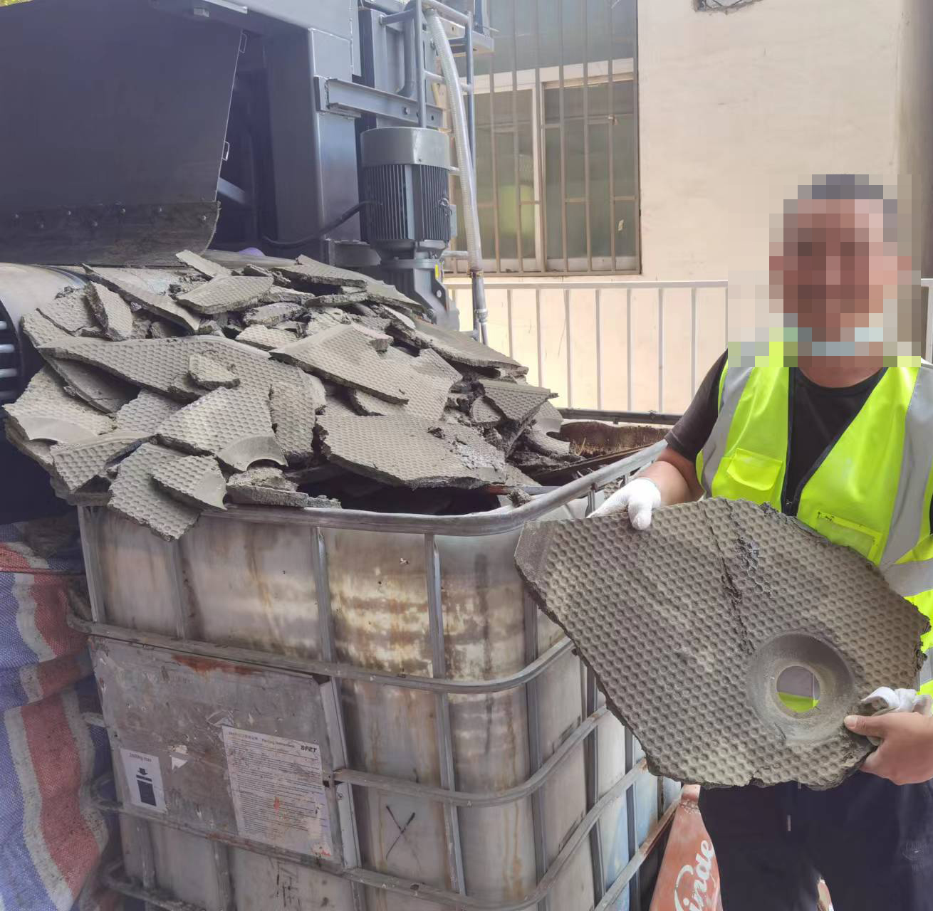 車載式壓濾機(jī)-泥餅2 車載式壓濾機(jī)-泥餅2